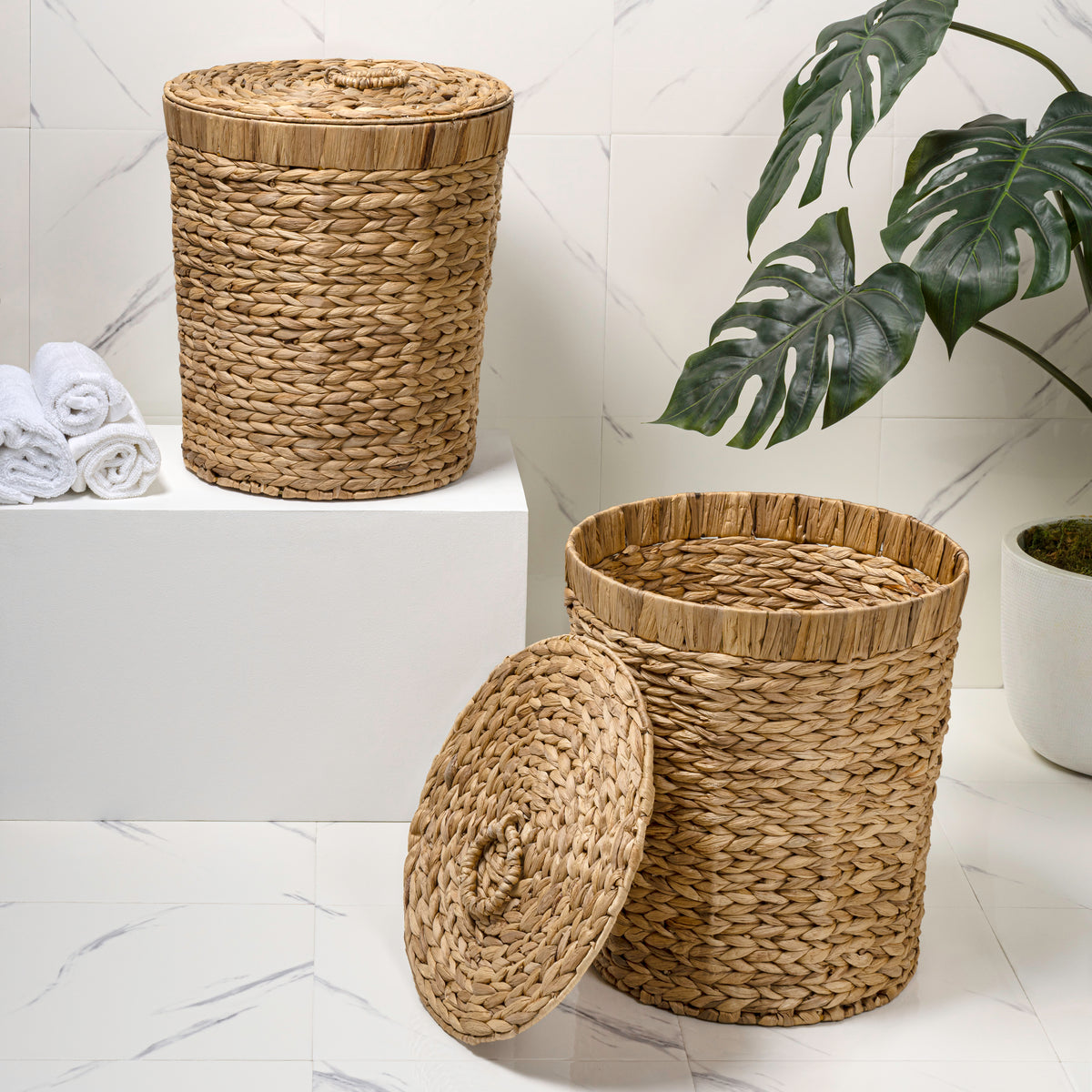 Timbera Coastal Bohemian Handwoven Water Hyacinth 5.7-Gallon Tapered Round Wicker Watebasket with Lid