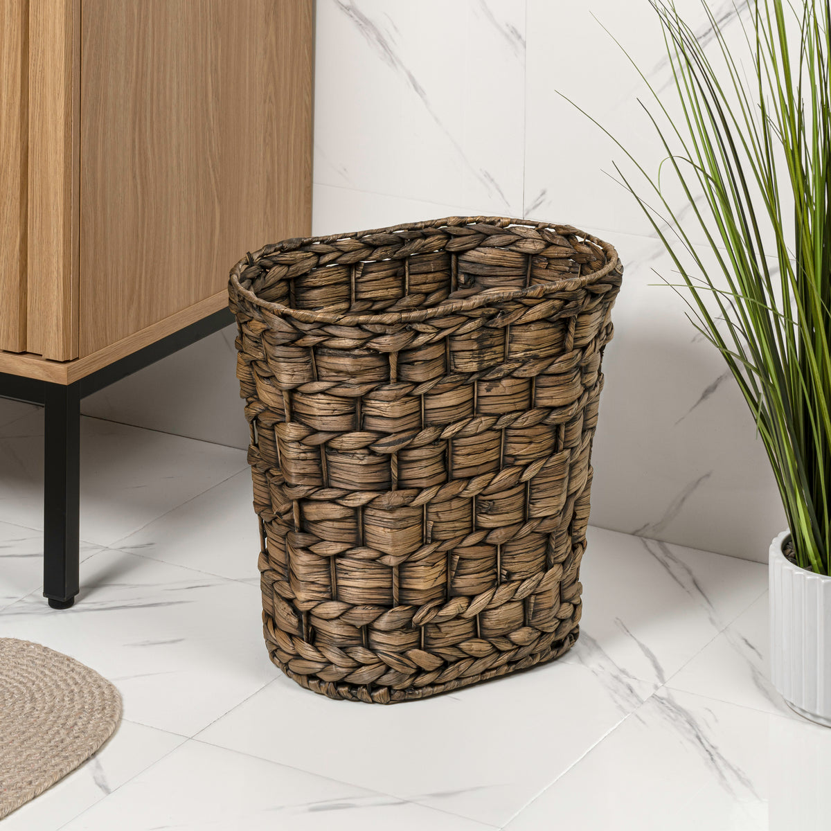Barkora Rustic Farmhouse Handwoven Water Hyacinth 4.5-Gallon Tapered Oval Wicker Watebasket