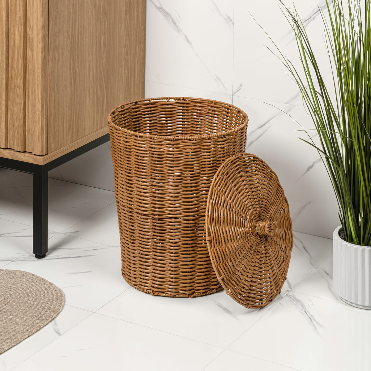 Valarock Coastal Contemporary Resin 4.7-Gallon Tapered Round Wicker Watebasket with Lid