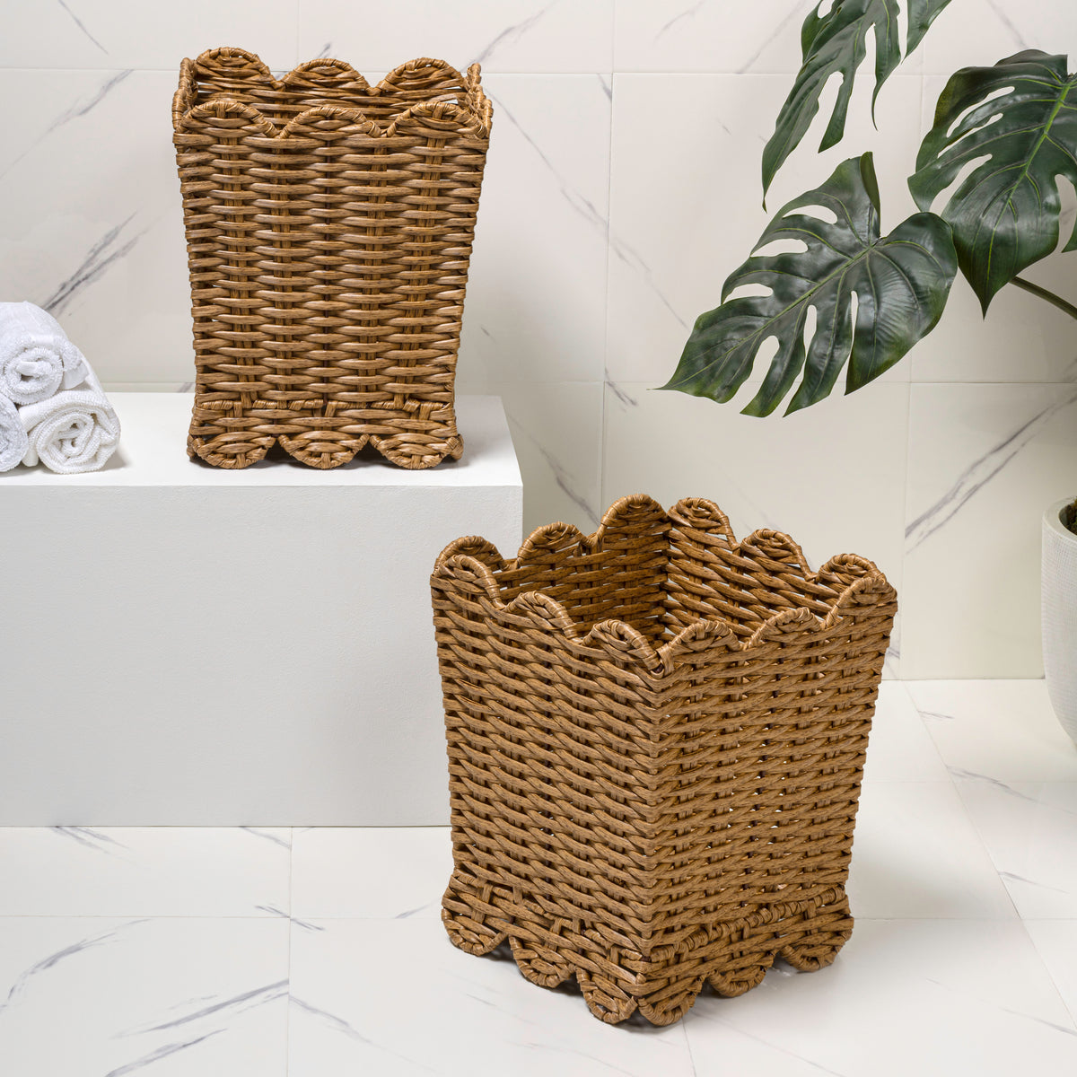 Lunaris Modern Farmhouse Resin 3.3-Gallon Tapered Square Wicker Watebasket with Scalloped Edge