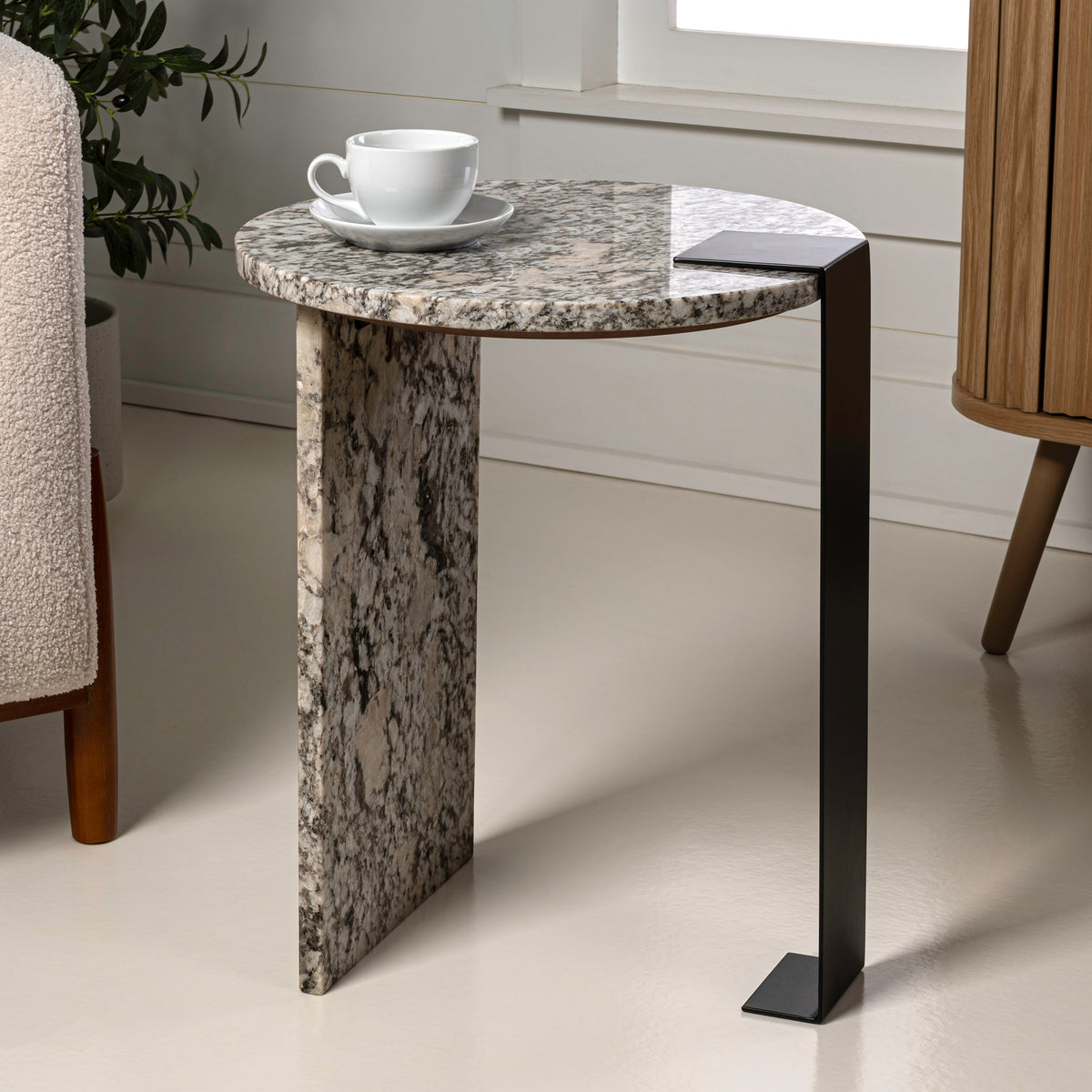 Clary 20.6" Contemporary Natural Marble/Metal Handmade Round End Table