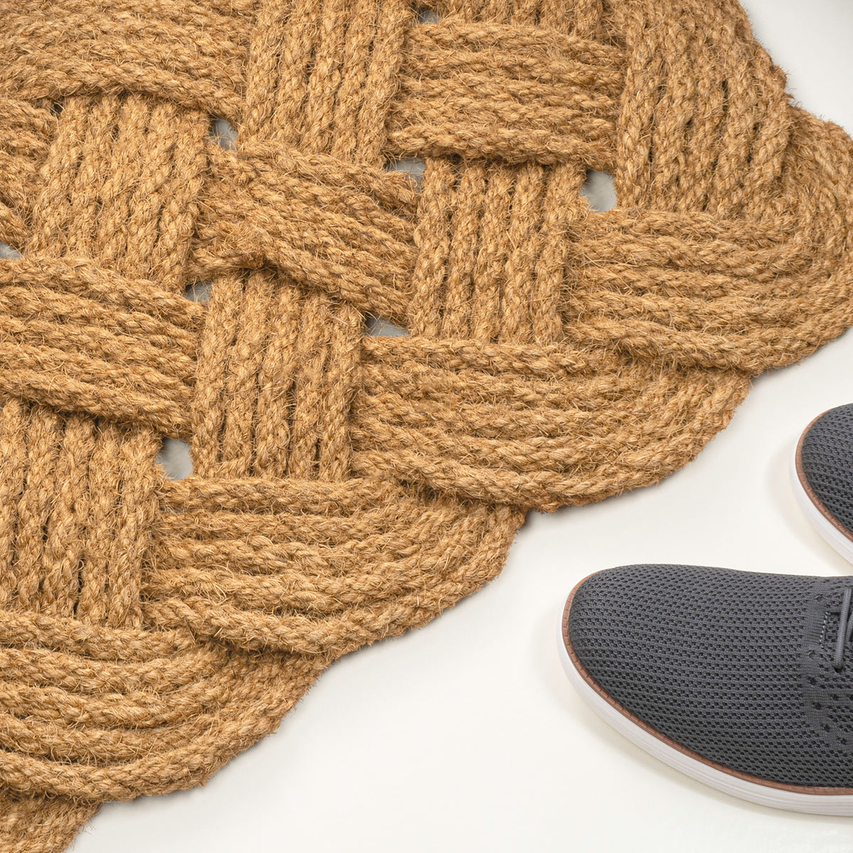 Ocean Classic Coastal Scalloped Basketweave Indoor/Outdoor Coir Mat