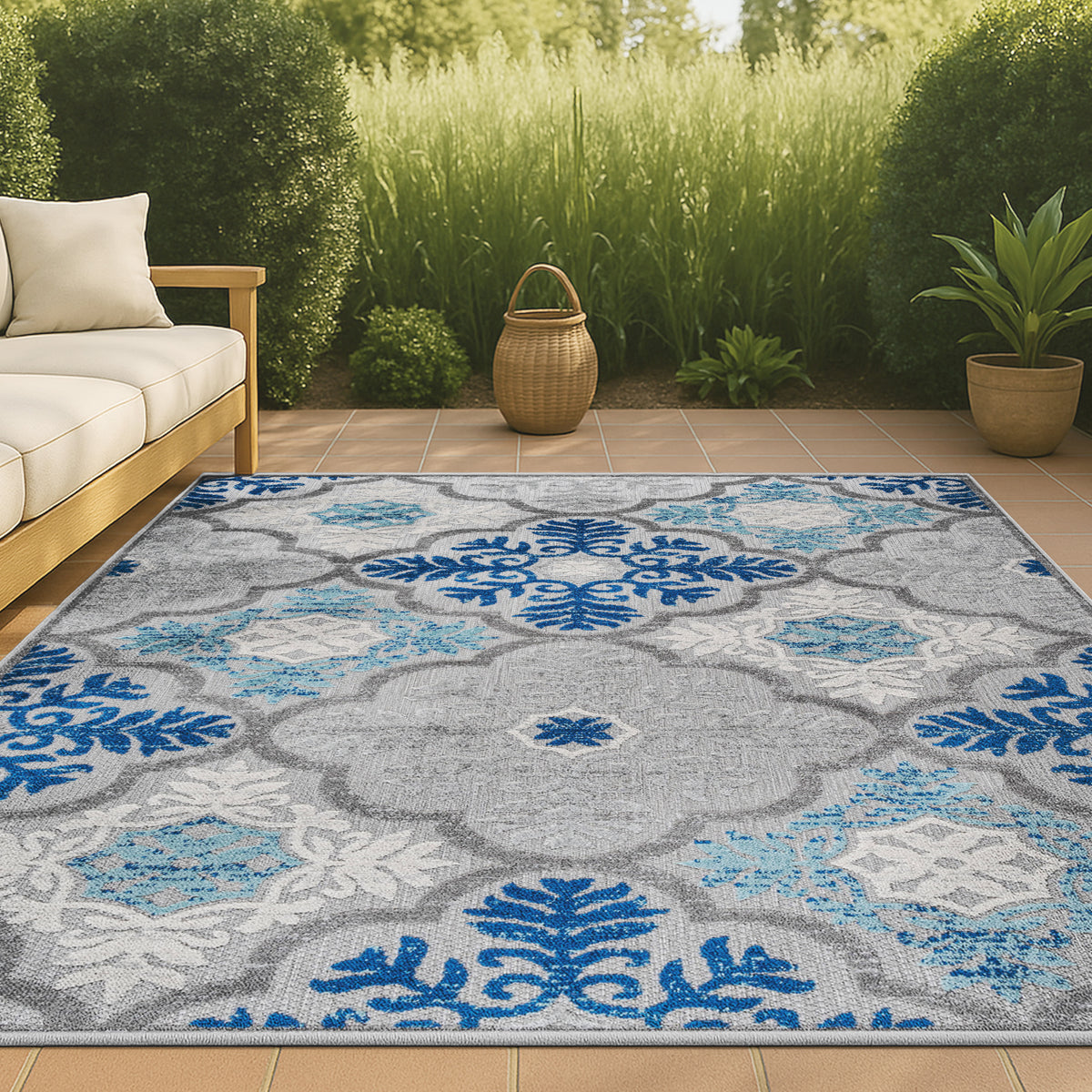 Hamilton Cassis Ornate Ogee Trellis Indoor/Outdoor Area Rug