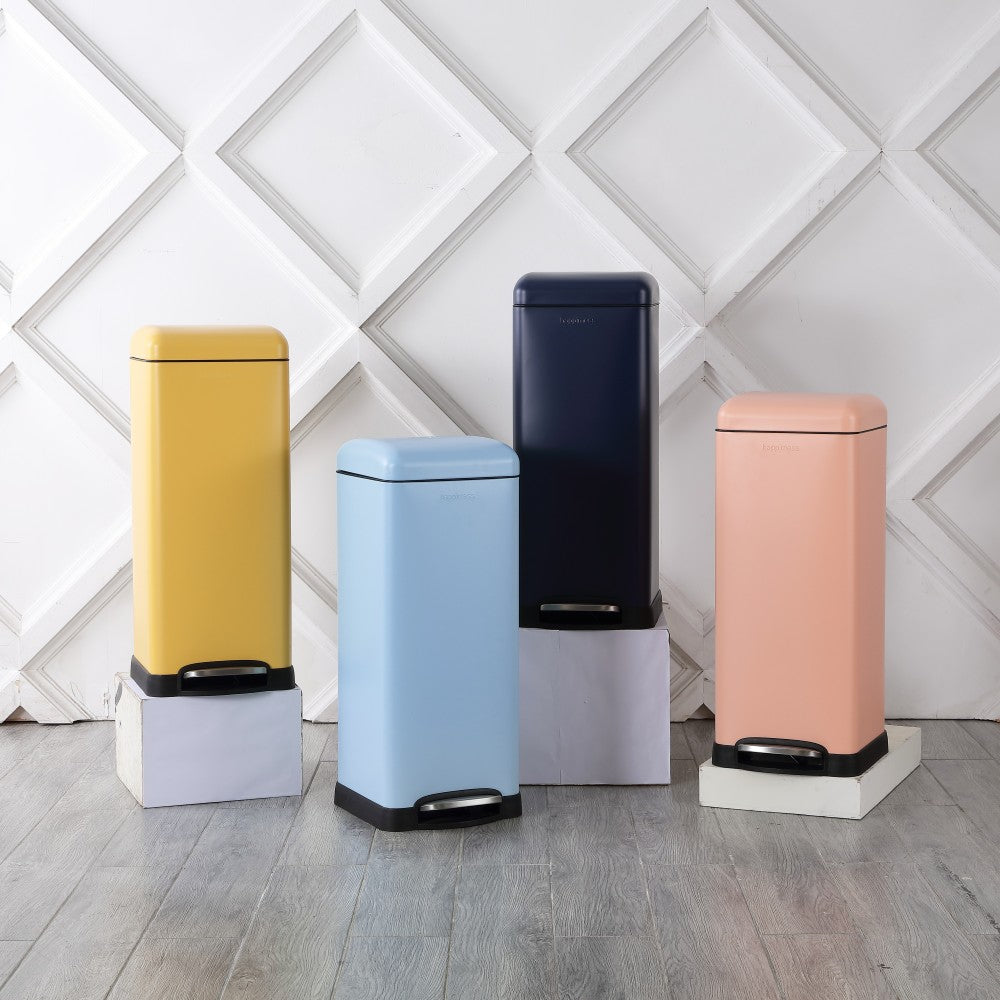 Betty Retro 30 Liters/8 Gallon Trash Can