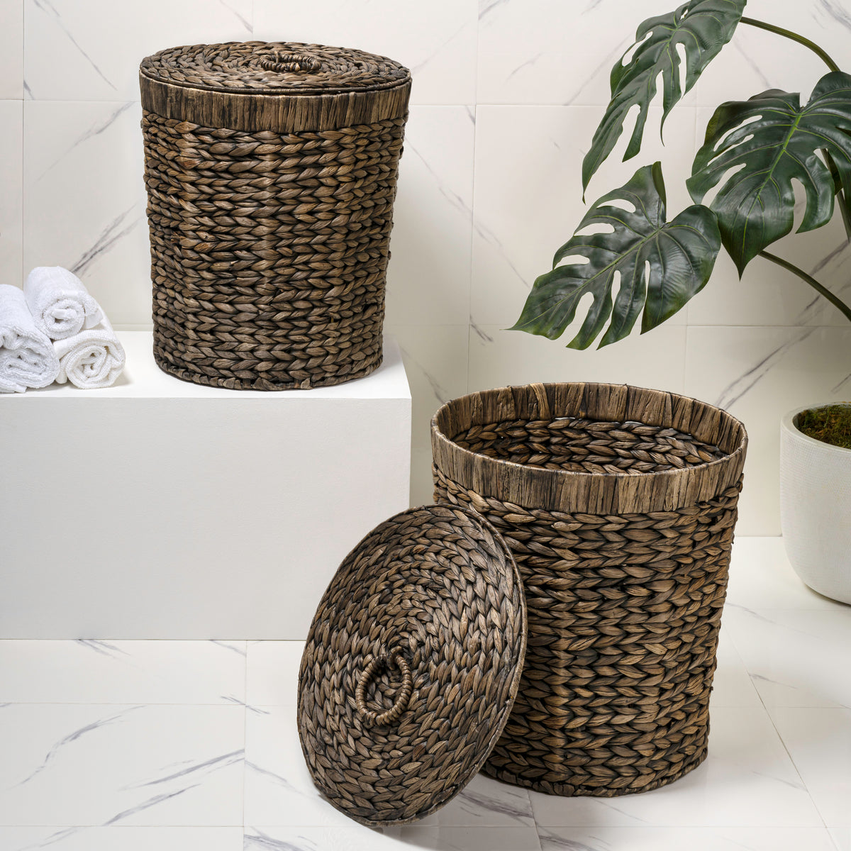 Timbera Coastal Bohemian Handwoven Water Hyacinth 5.7-Gallon Tapered Round Wicker Watebasket with Lid