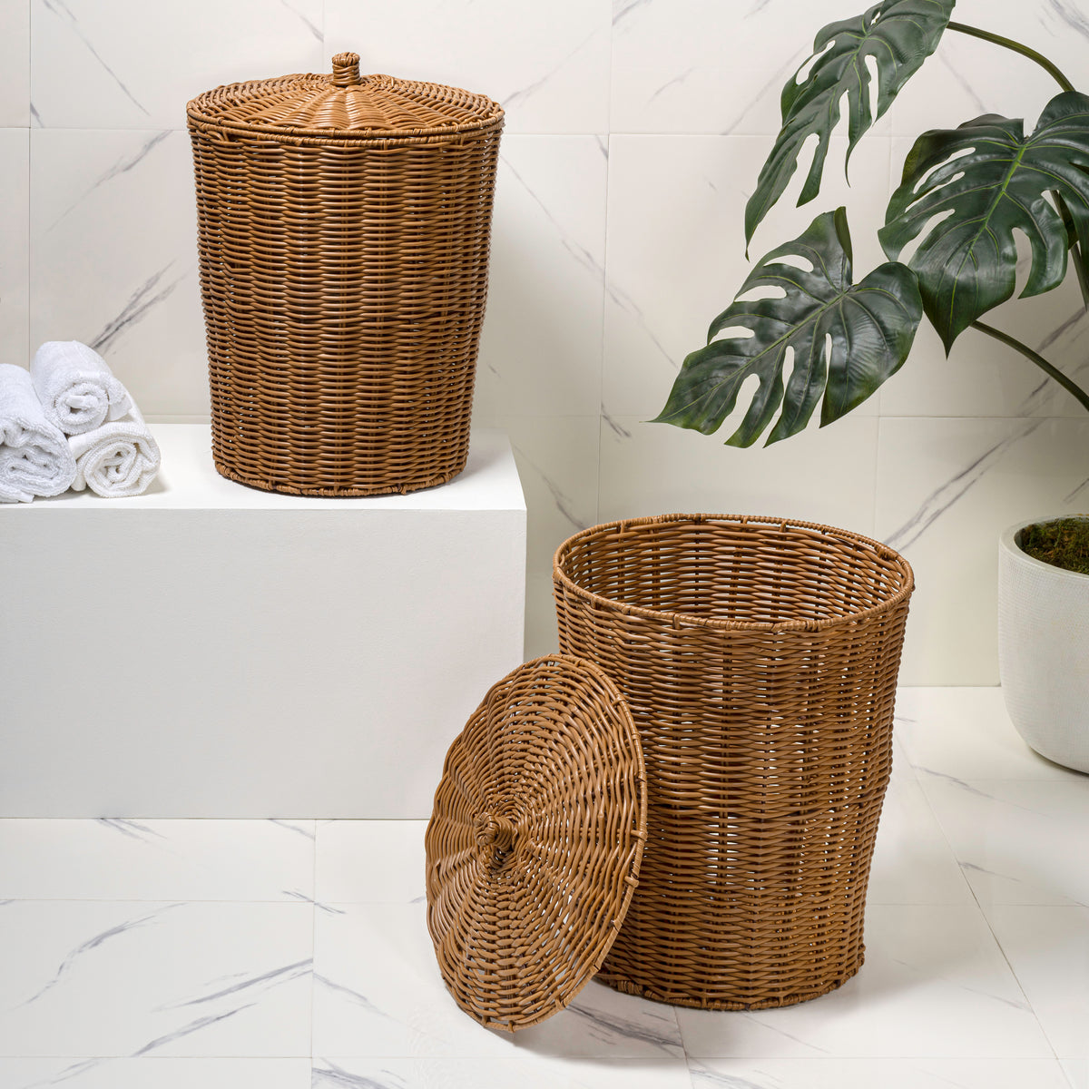 Valarock Coastal Contemporary Resin 4.7-Gallon Tapered Round Wicker Watebasket with Lid