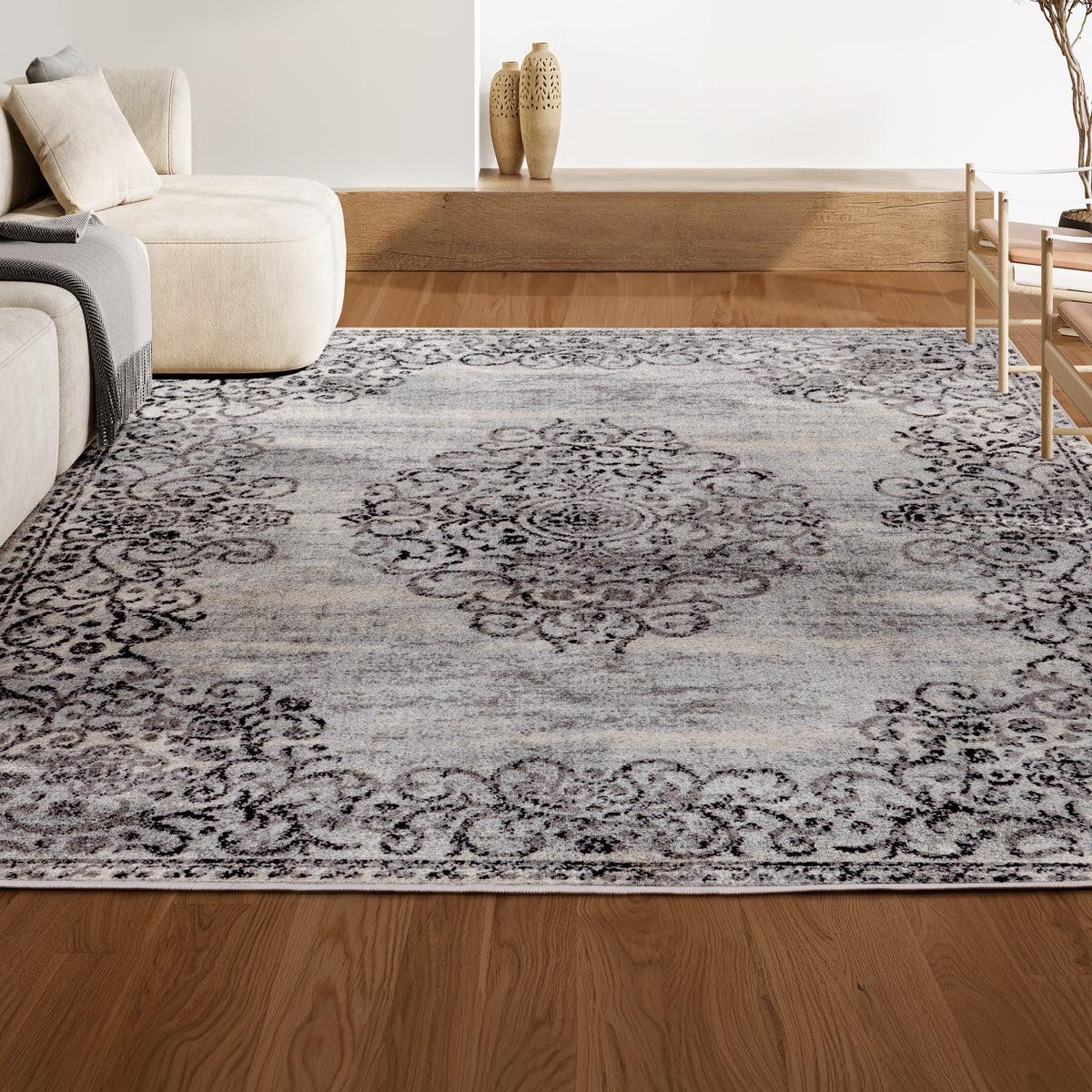 Delphinus Minori Filigree Medallion Area Rug