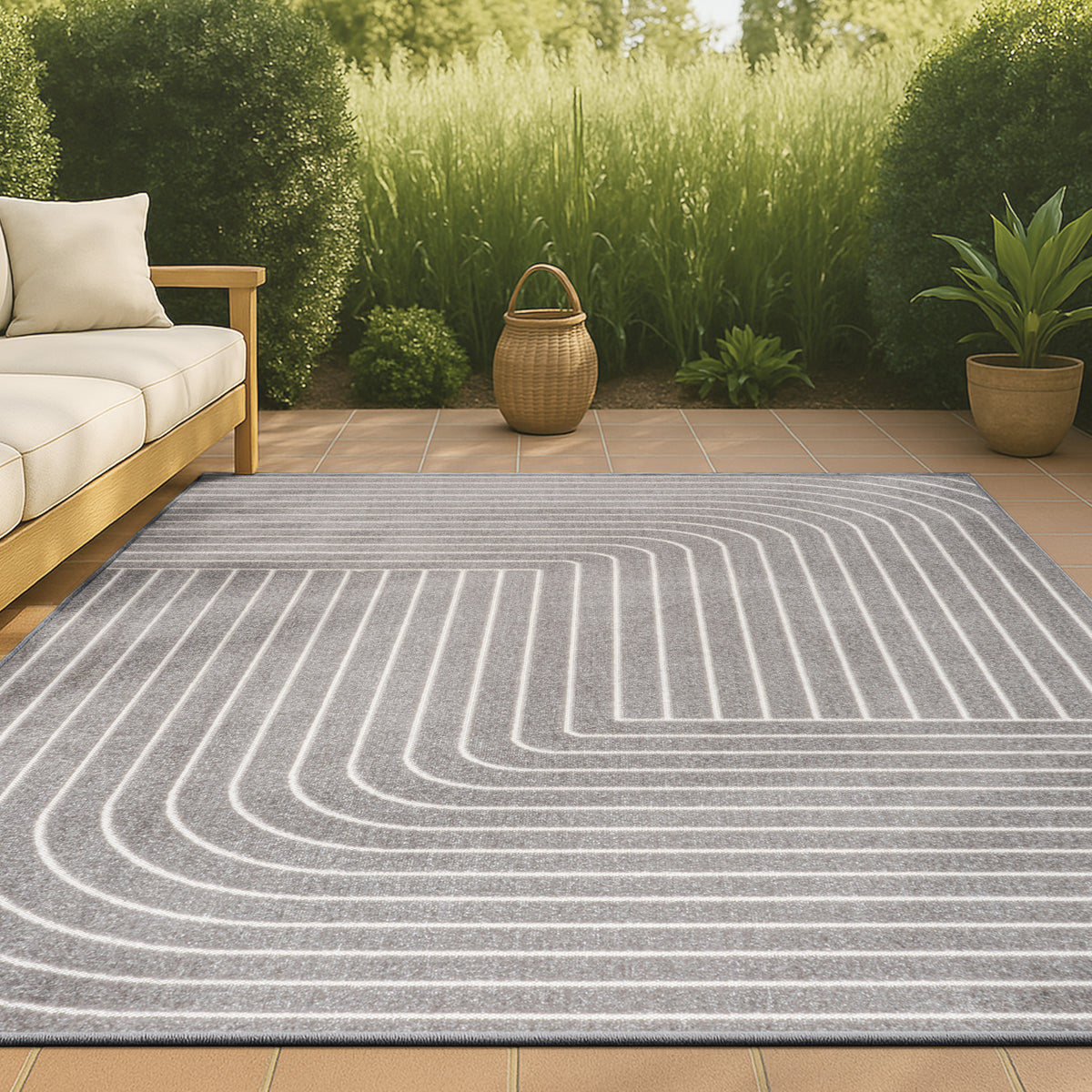 Akan Minimalist Angle Geometric Indoor/Outdoor Rug
