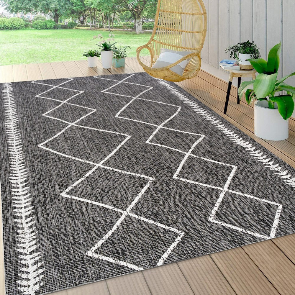 Gandra Derya Tribal Diamond Trellis Indoor/Outdoor Area Rug