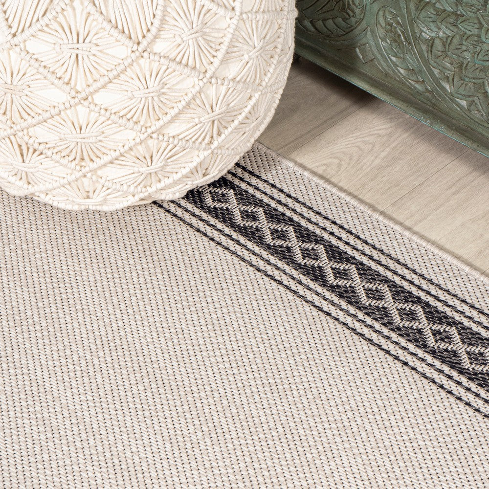 Kristine Classic Diamond Border Indoor/outdoor Area Rug