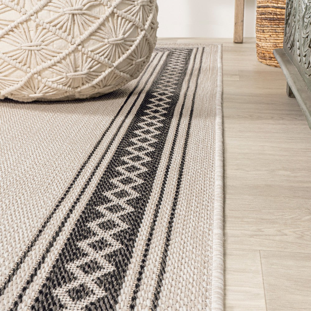 Kristine Classic Diamond Border Indoor/outdoor Area Rug