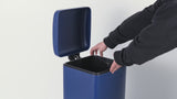 Betty Retro 30 Liters/8 Gallon Trash Can
